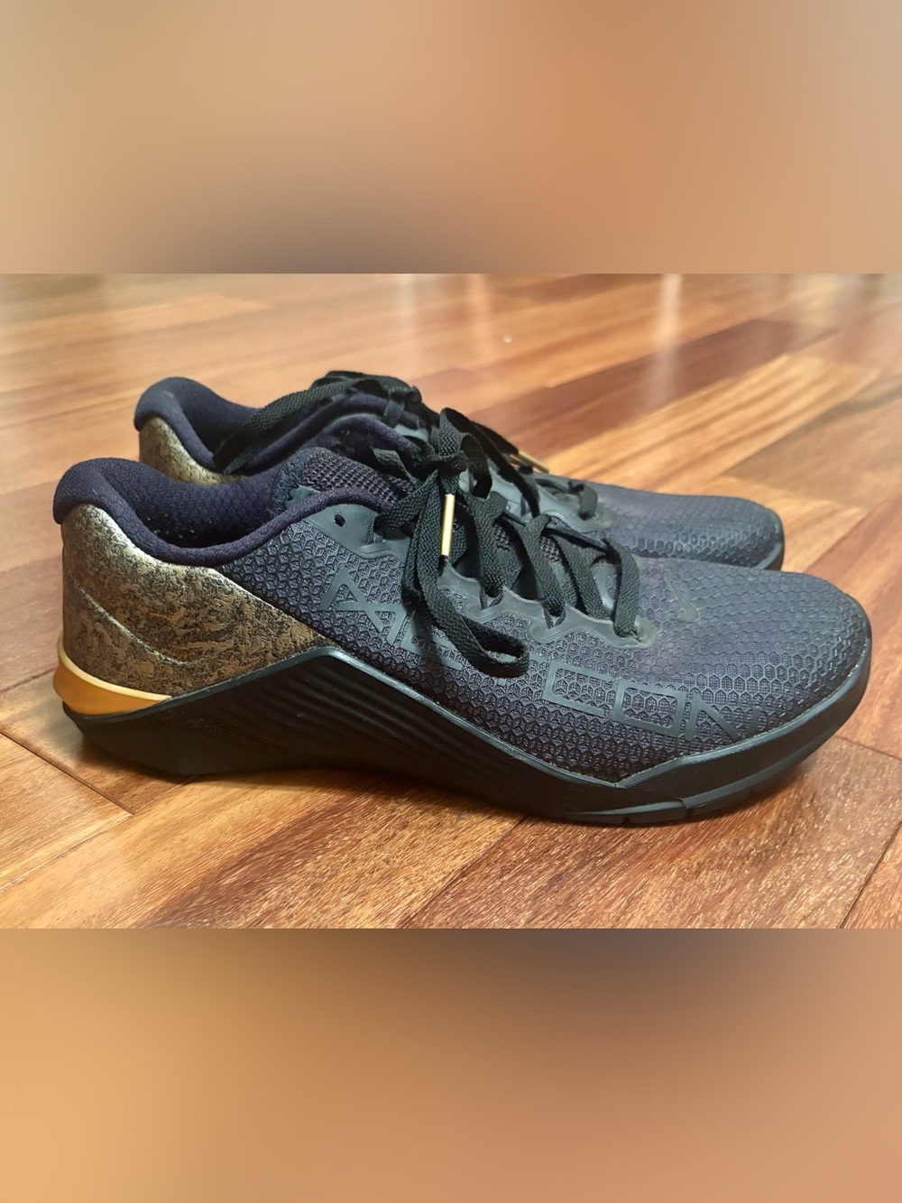 Black & Gold Men’s Nike Metcon 5 “Medal Strong” Shoes, Size 7 (or W 8.5), NWOT